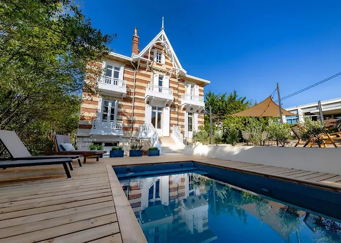 Historic Villa In Arcachon With Heated Pool